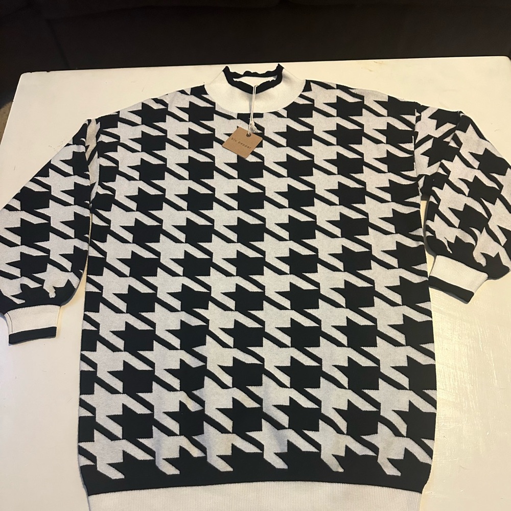 Blu pepper sweater women’s size M , new with tags. So soft